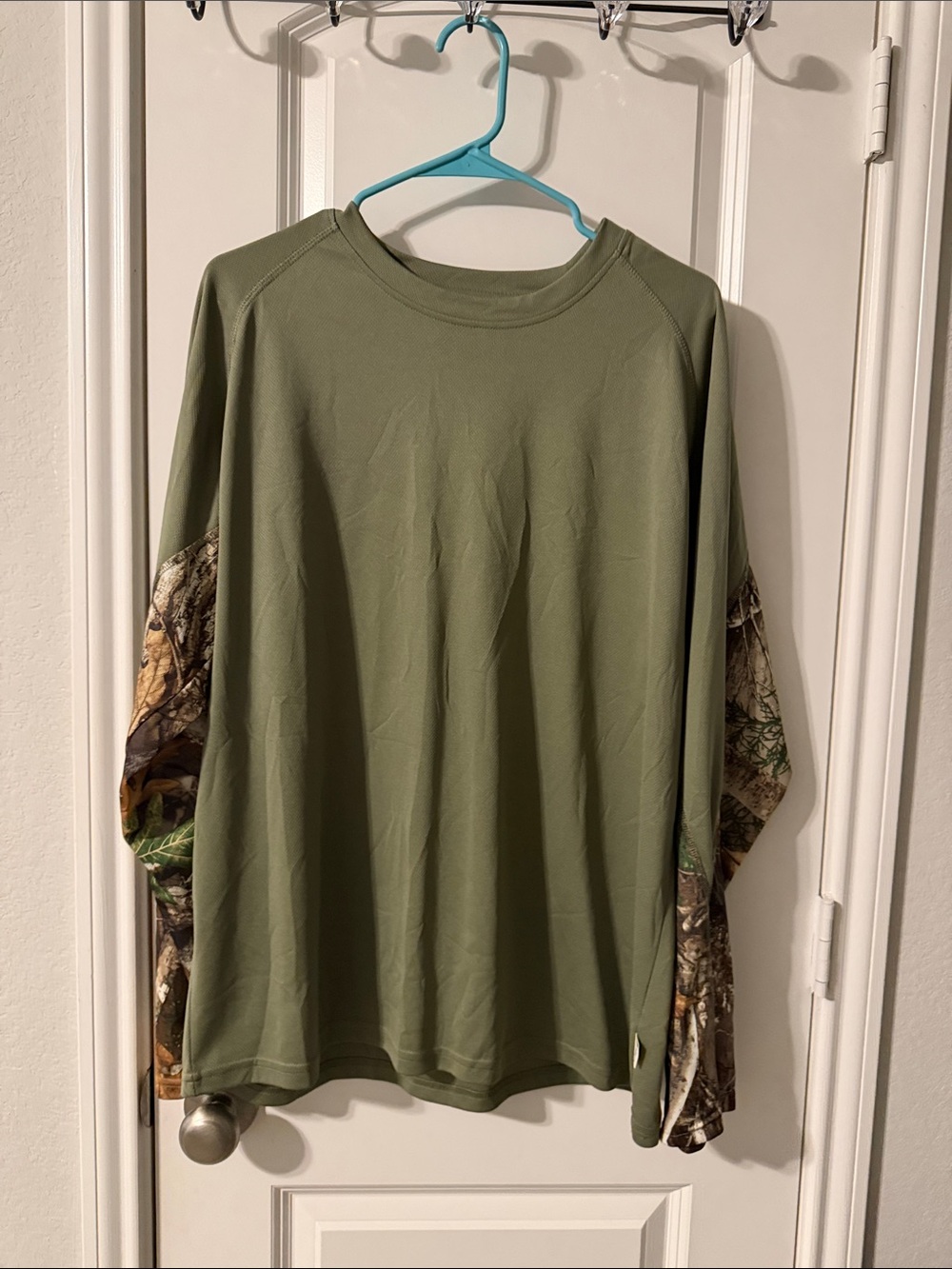 Magellan Outdoors Olive Green Long-Sleeve Shirt with Camo Sleeves